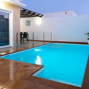 villa-eris-puerto-del-carmen-lanzarote.in-canary-islands.com/